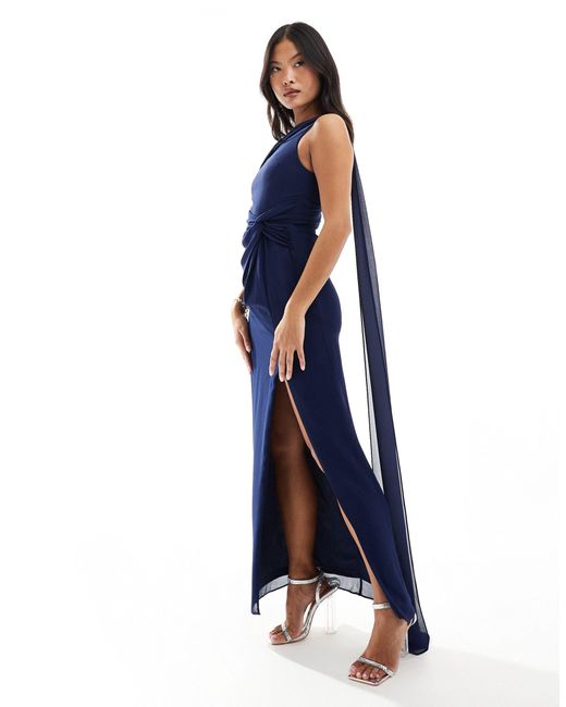 L'invitée - robe longue en mousseline à épaule tombante et détail drapé - marine TFNC London en coloris Blue
