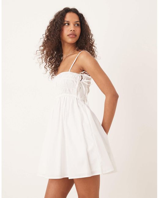 Abercrombie & Fitch Natural – gesmoktes, kurzes babydoll-kleid