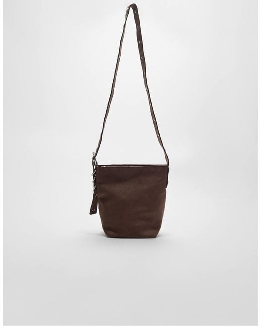 Stradivarius Brown – umhängetasche aus em wildlederimitat mit riemendetail