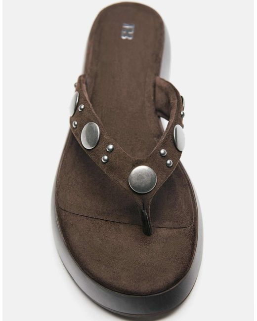 Tongs cloutées Pull&Bear en coloris Brown