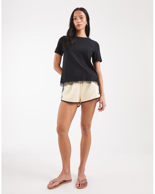 Vero Moda Black Boxy T-shirt With Lace Detail