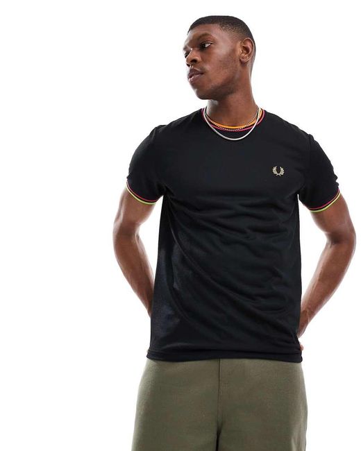 T-Shirt Tecnica Stile Tennis Nera Con Doppia Riga Sui Bordi di Fred Perry in Blue da Uomo