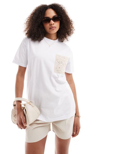 X perrie sian - t-shirt à poche en crochet In The Style en coloris White
