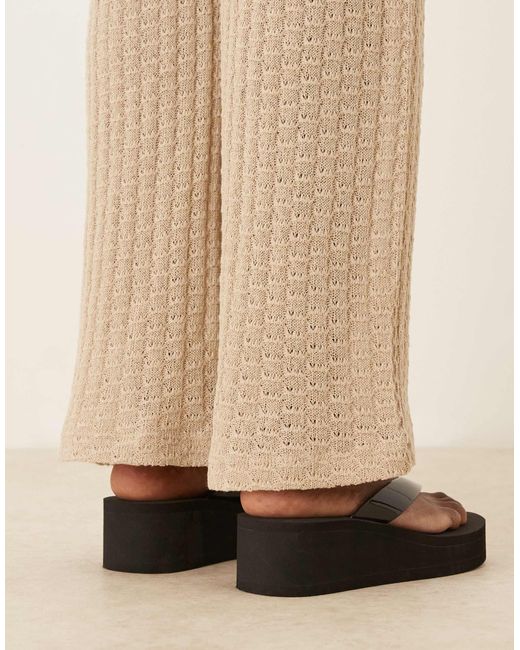 ASOS Natural – tigerlily – zehenstegsandalen