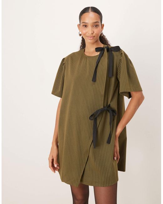 Leighton - robe portefeuille courte à fines rayures Ghospell en coloris Natural