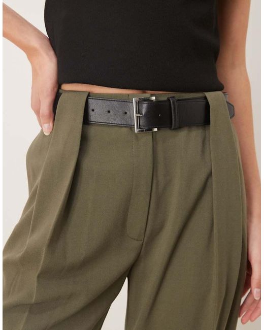 Pantalones De Sastre Caquis De Talle Alto Y Pernera Recta Con Cinturón De Asos Design Tall-Verde ASOS de color Green