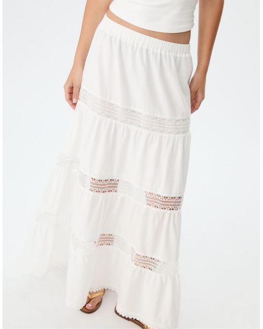 Stradivarius Lange Rok Met Inzetstukken Van Kant in het White