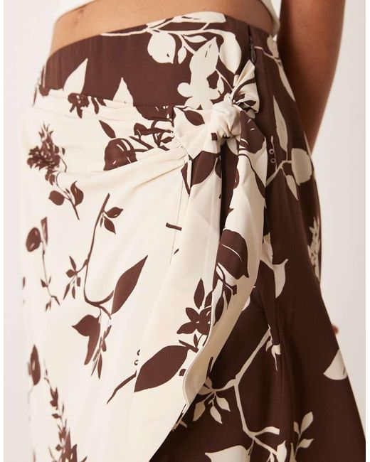 Abercrombie & Fitch Maxi Wikkelrok Met Knoopdetail in het Natural