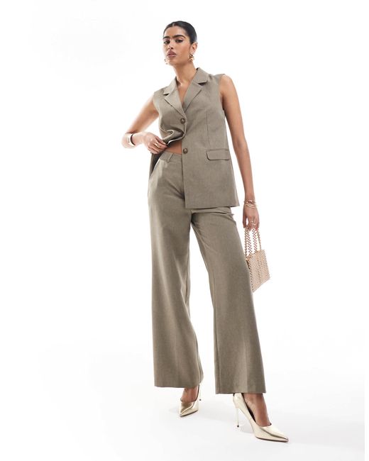 Pantalon d'ensemble ample et ajusté - kaki Miss Selfridge en coloris White