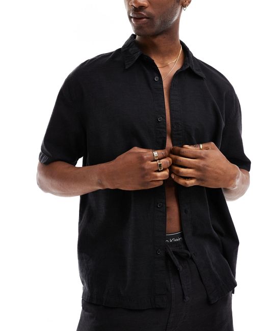 Camicia effetto lino nera di Bershka in Black da Uomo