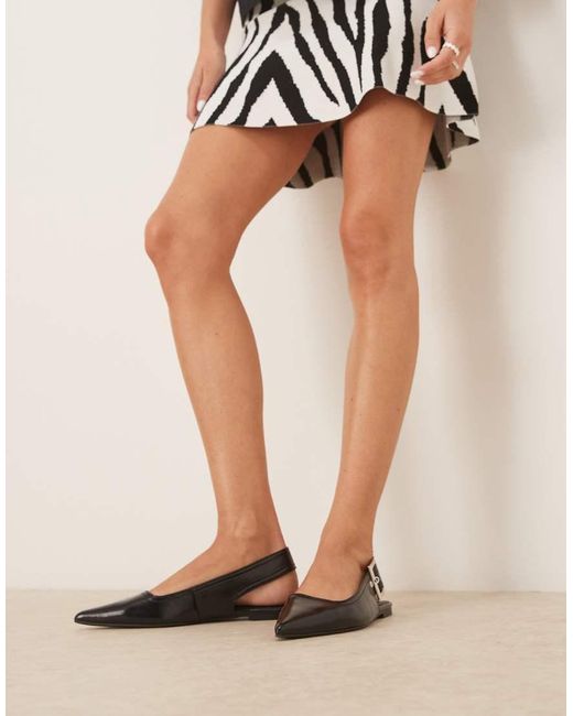 Ballerine Nere Con Cinturino Posteriore E Fibbie di ASOS in Natural