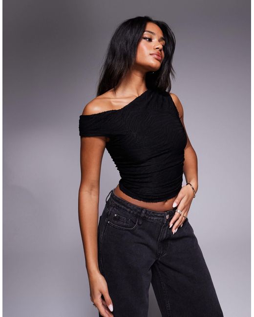 Top froncé texturé à épaules dénudées ASOS en coloris Black