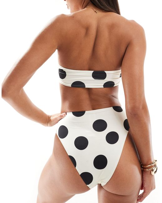 Cindy - top bikini a fascia con stampa a pois monocromatica di ASOS in Black