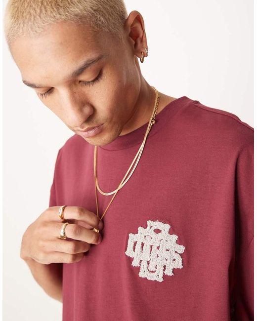 Camiseta Burdeos De Corte Cuadrado Extragrande Con Aplicación En El Pecho De -Rojo ASOS de hombre de color Red