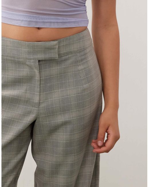 Pantalon habillé ample à taille basse et à carreaux Collusion en coloris Gray