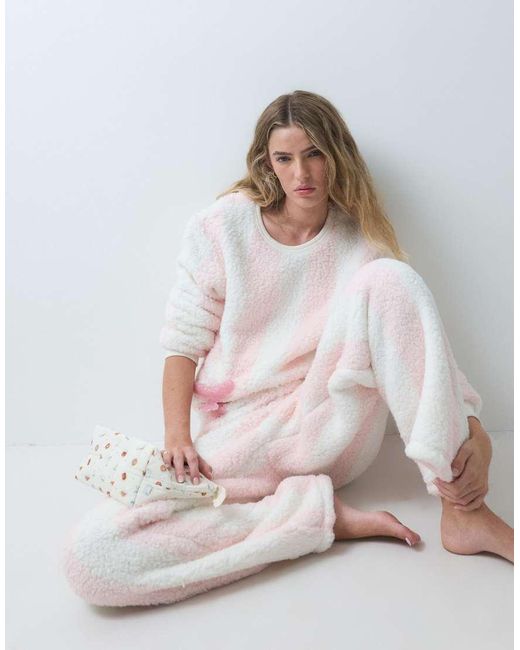 Loungeable White Cosy snuggle Lounge Set