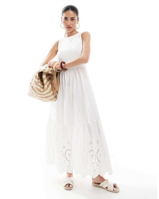 Vestito Midi A Coste Ricamato Con Scollo A Vogatore di New Look in White