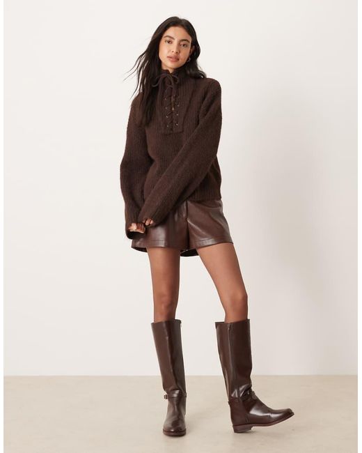 Jersey Marrón Chocolate Con Cuello Alzado Y Detalle De Lazada De Chenilla Premium De Vila de color Brown