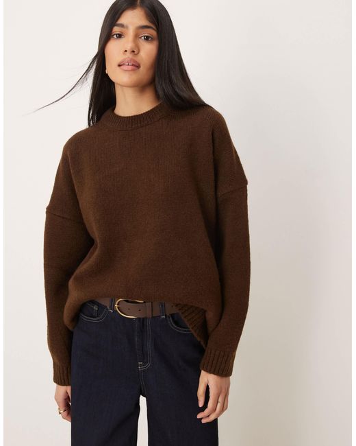 Pull oversize à col ras ASOS en coloris Brown