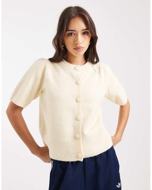 Cardigan A Maniche Corte Con Bottoni di New Look in White