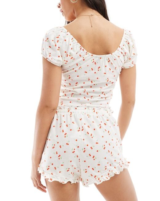 ASOS White – mix & match – pyjama-t-shirt mit kirschen-print und rüschensaum