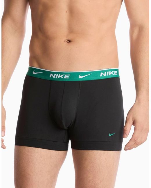 Nike Essential in het Black voor heren