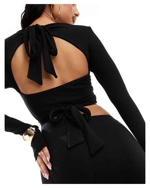 Robe longue asymétrique à manches longues avec découpes et liens au dos ASOS en coloris Black