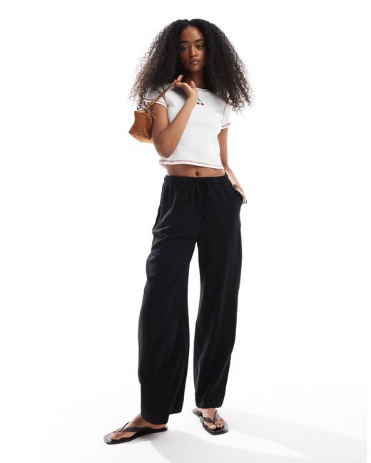 Pieces White – knapp geschnittenes t-shirt