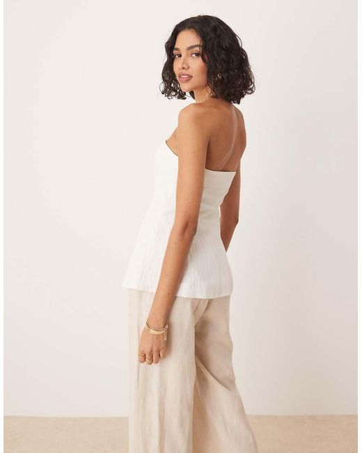 Top Sartoriale A Fascia di Stradivarius in Natural