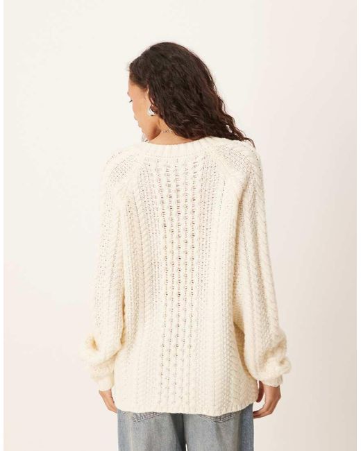 Wrangler White Wool Blend V-neck Cable Knit Jumper