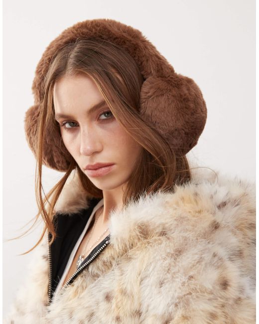 Cache-oreilles en fausse fourrure - foncé Collusion en coloris Brown