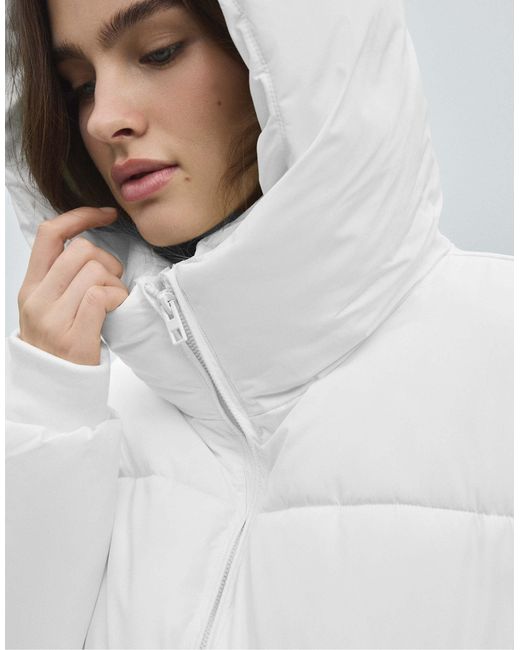 Stradivarius White Basic steppjacke mit kapuze