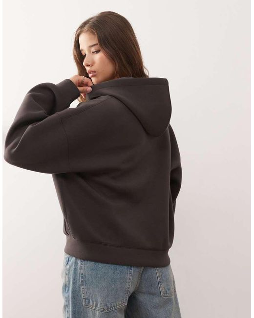 Weekday Scarlet in het White