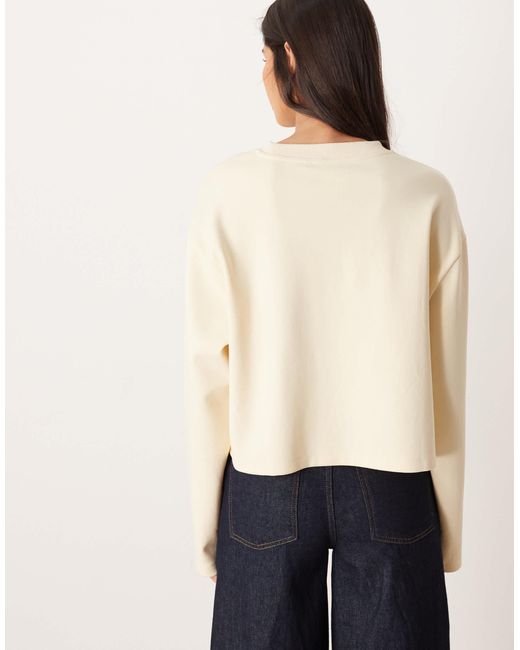 T-shirt court coupe carrée à manches longues en maille interlock - crème ASOS en coloris Natural