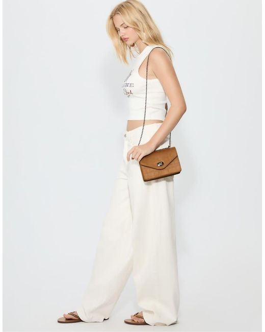 Stradivarius Crossbody Tas Met Textuur En Sluiting in het White