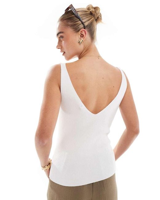 Camiseta Blanca De Tirantes Con Cuello De Pico Y Botones De Canalé De -Blanco French Connection de color White