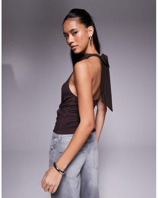 Top Allacciato Al Collo di ASOS in Brown