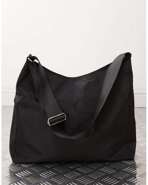 Carry di Weekday in Black