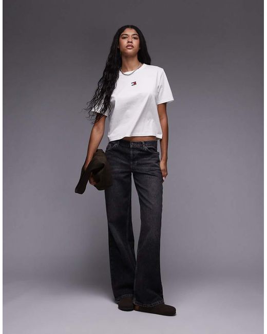 Tommy Hilfiger T-Shirt Met Badge Op De Voorkant in het Gray