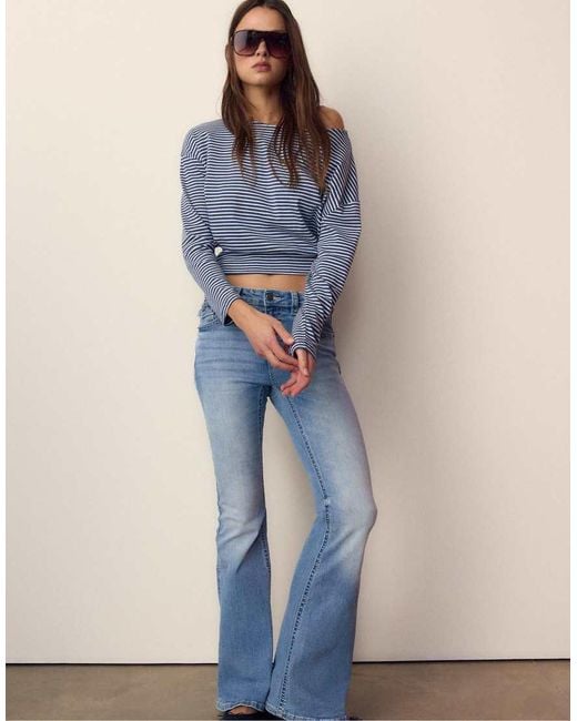 T-Shirt A Maniche Lunghe Con Scollo A Barchetta E Fusciacca A Righe di Stradivarius in Blue