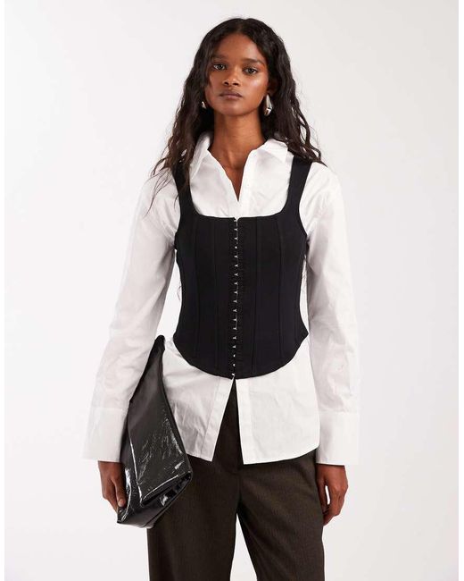 Top Corsetero Con Corchetes Delanteros De ASOS de color White
