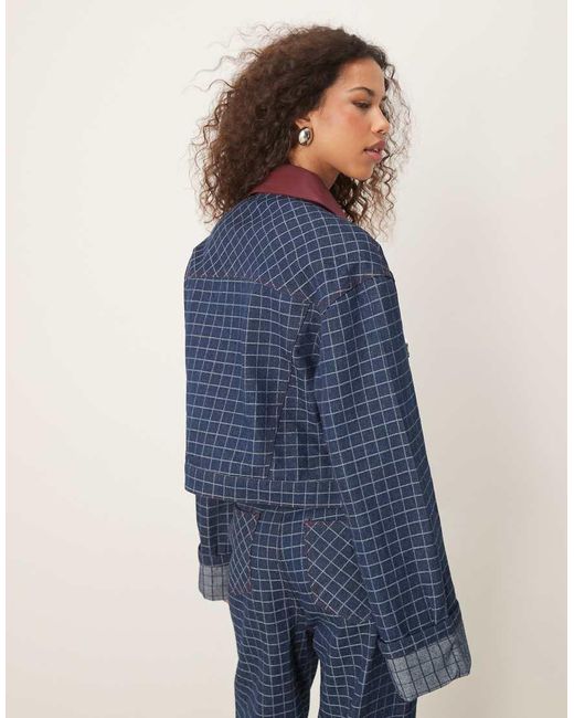 Chaqueta Vaquera Azul A Cuadros Con Solapas De Poliuretano En Contraste De (Parte De Un Conjunto) Ghospell de color Blue