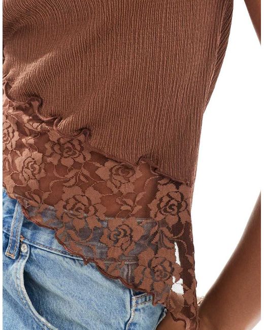 Top Sin Mangas Con Cuello Barco De Mezcla De Encaje Y Tejido Texturizado De ASOS de color Blue