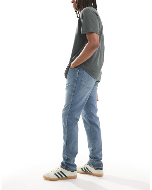 Wrangler Blue River Regular Tapered Fit Jeans for men