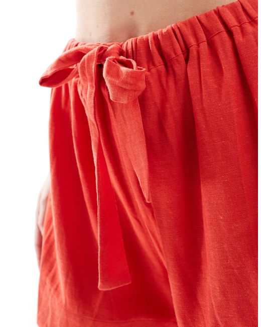 Pantaloncini da spiaggia effetto lino pomodoro di ASOS in Red