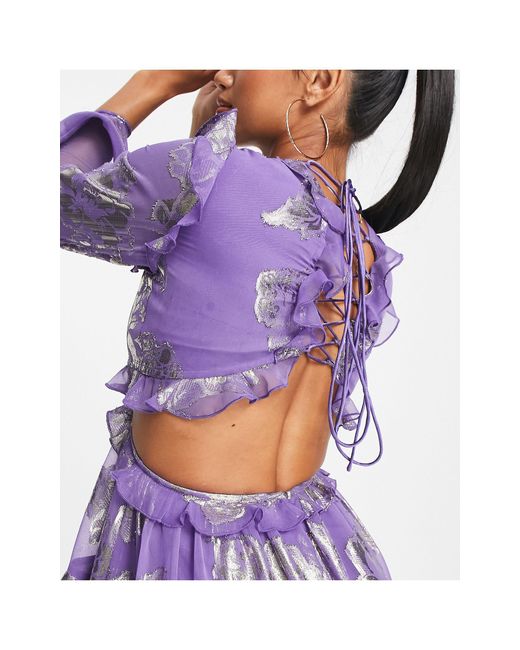 Vestido corto morado escalonado con estampado floral y detalle ASOS de color Purple