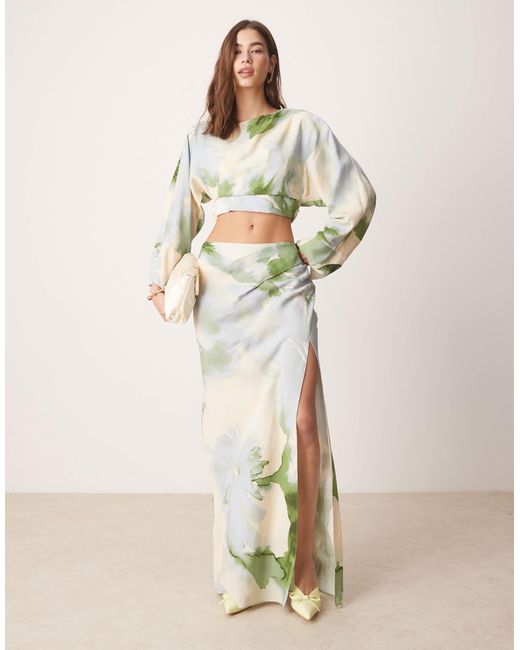 Robe longueur mollet à imprimé fleuri style aquarelle avec découpes et épaules tombantes ASOS en coloris Natural