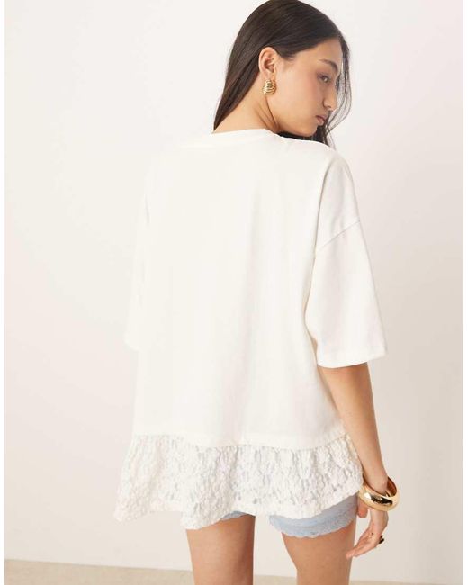 Camiseta Blanca De Corte Cuadrado Extragrande Con Detalle De Encaje En El Bajo De -Blanco ASOS de color White