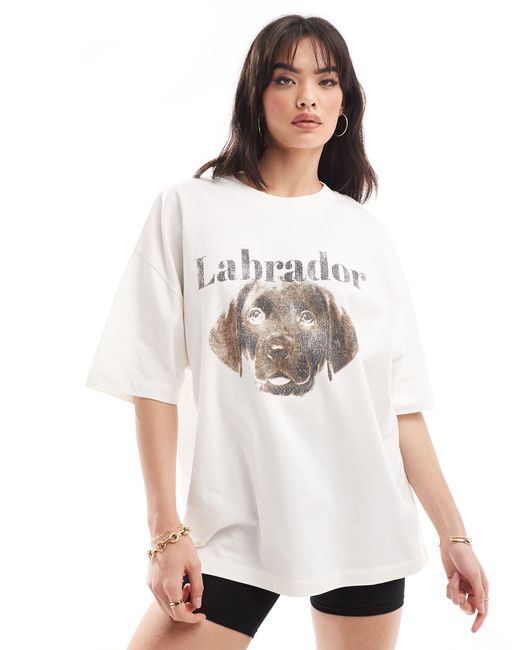 T-shirt pesante vestibilità boyfriend color crema con stampa di labrador di ASOS in White