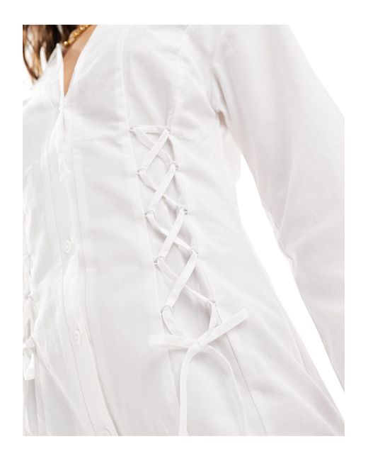 Robe chemise courte en popeline avec laçage Miss Selfridge en coloris White